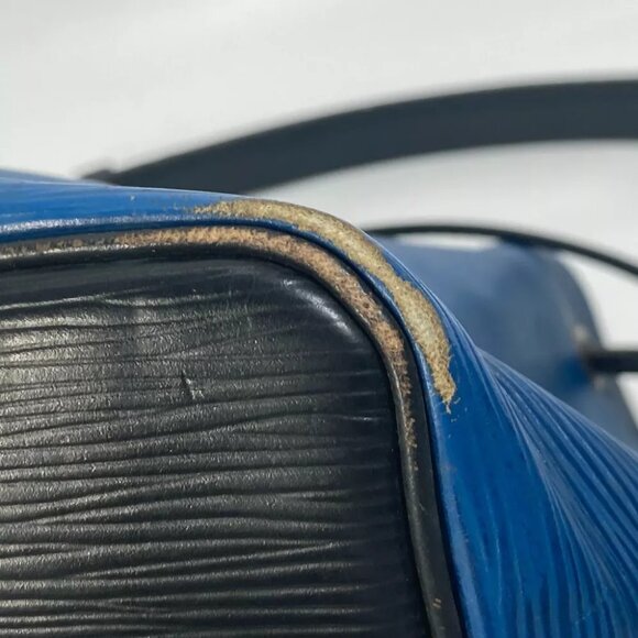 LOUIS VUITTON Epi Petit Noe drawstring Bicolor Shoulder Bag - Picture 15 of 16